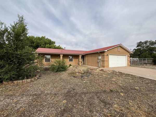 2 Don Juan Drive , Los Lunas, NM 87031