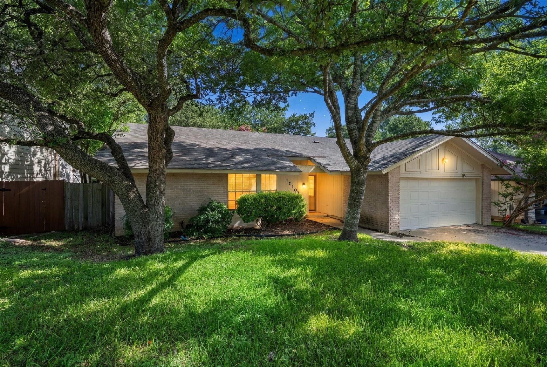10102 Missel Thrush Dr, Austin, TX 78750 Main Photo
