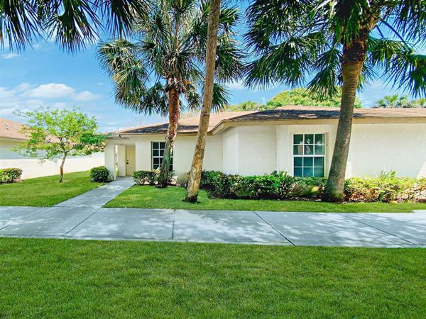 9244 Roan Lane, Unit B, West Palm Beach, FL 33403