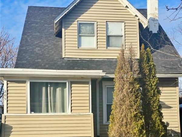205 E Siebenthaler Avenue, Dayton, OH 45405