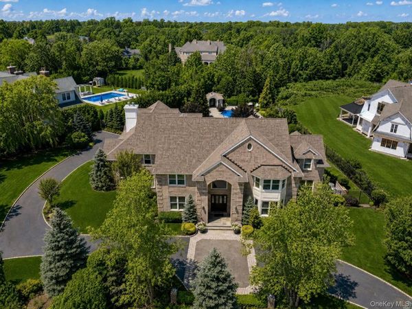 38 The Helm, East Islip, NY 11730