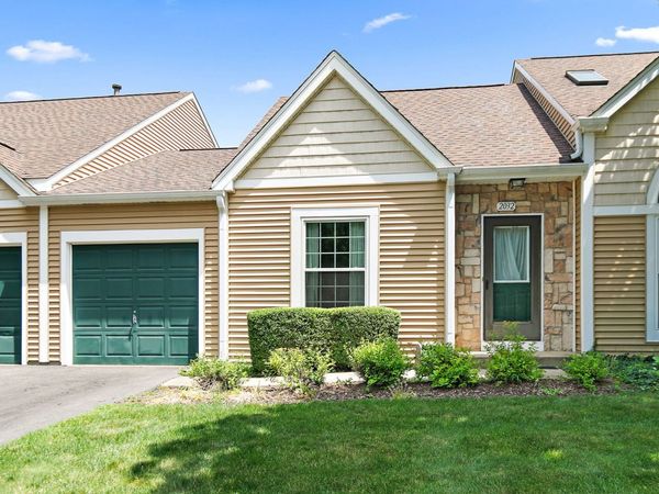 2032 Teton Parkway, Unit 2032, Algonquin, IL 60102