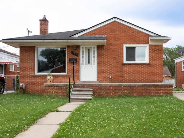 735 Detroit Avenue, Lincoln Park, MI 48146