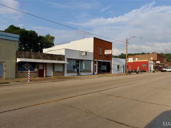 131 W Yoakum Avenue , Chaffee, MO 63740