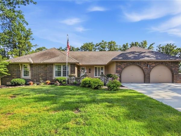 12338 Pinehurst Drive, Kansas City, KS 66109
