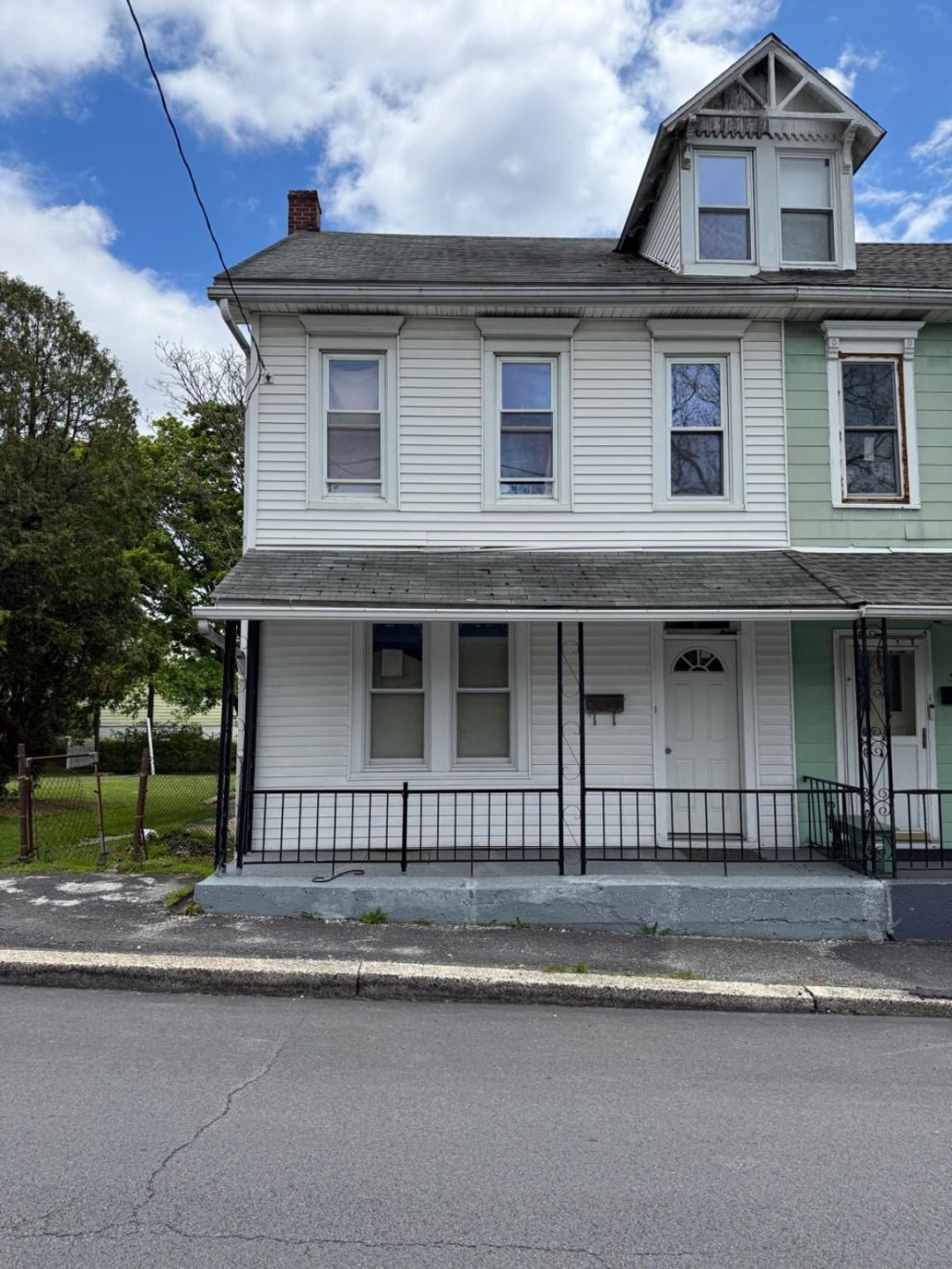 328 E OAK STREET , FRACKVILLE, PA 17931