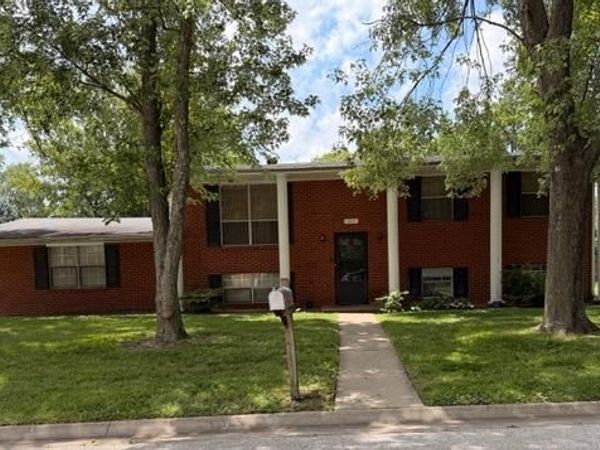 517 Lemans Way , Fairview Heights, IL 62208
