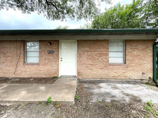 904 N Meadows DR, Austin, TX 78758