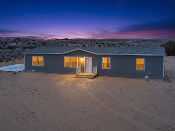 533 Hill Road NE, Rio Rancho, NM 87144