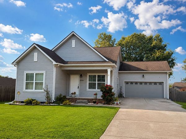 1974 Woodbury Ln , Columbia, TN 38401