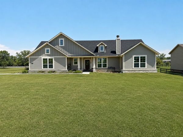 1011 Northern Oaks Court, Springtown, TX 76082