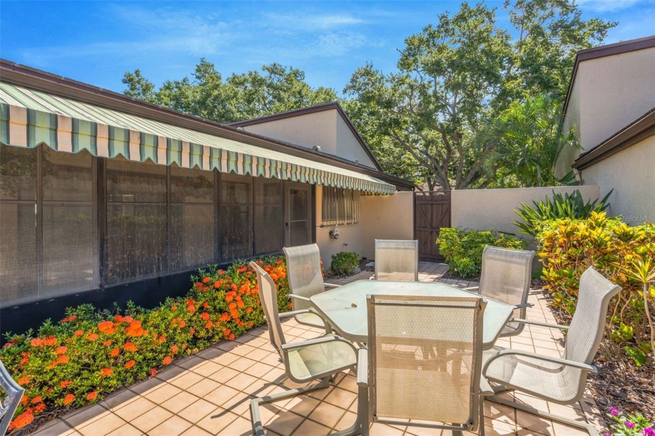 3825 Glen Oaks Manor Drive, Sarasota, FL 34232 Photo