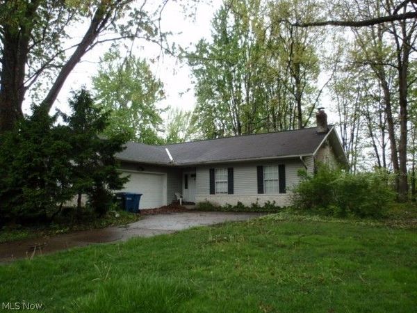 8454 Glenbrook Drive , Olmsted Falls, OH 44138
