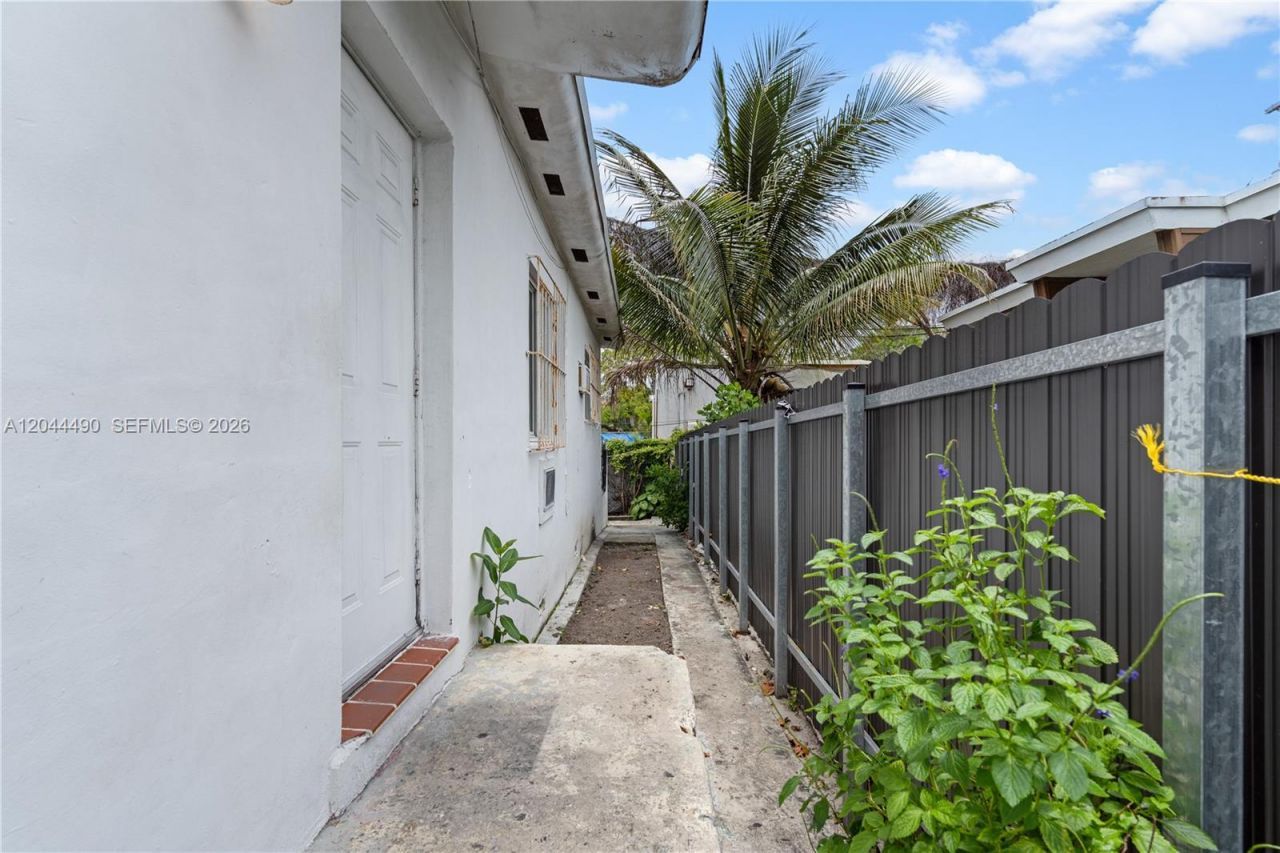 370 NE 55th St , Miami, FL 33137 Photo