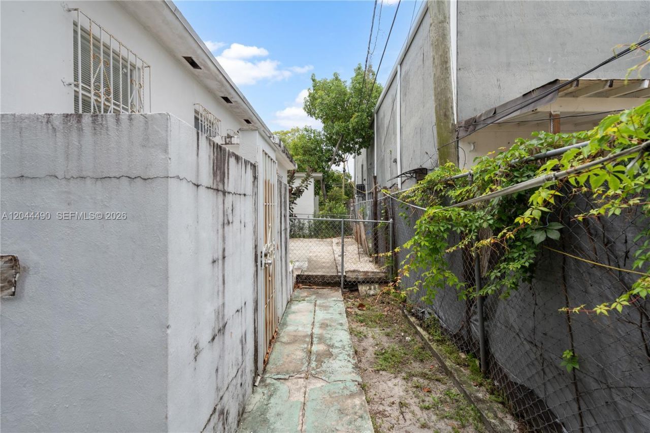 370 NE 55th St , Miami, FL 33137 Photo