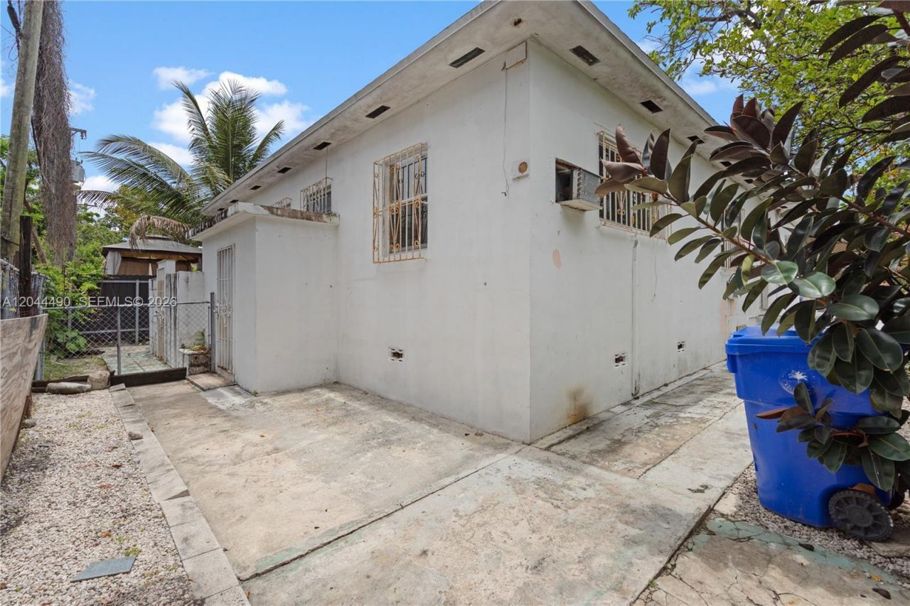 370 NE 55th St , Miami, FL 33137 Photo