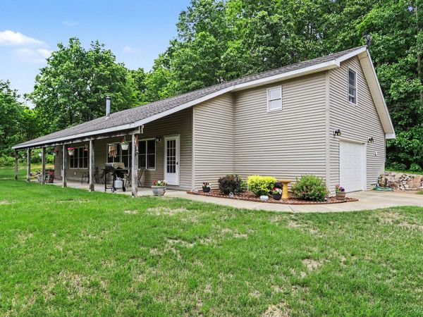21641 Pine Lake Road, Battle Creek, MI 49014