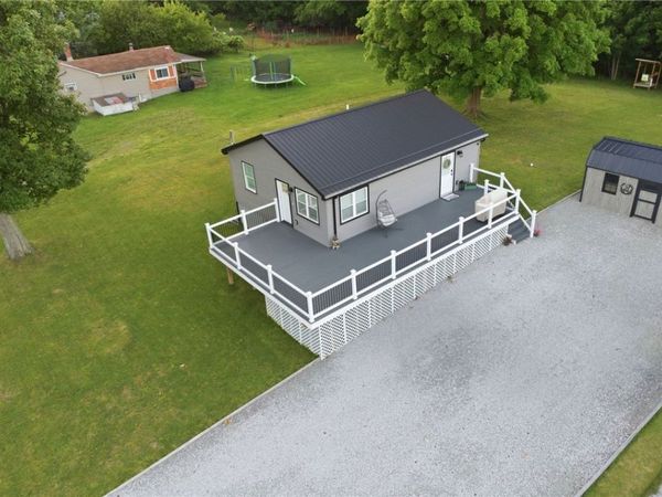 76 Meanor St, Imperial, PA 15126