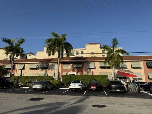 2400 NE 33rd Avenue, Unit 208, Fort Lauderdale, FL 33305