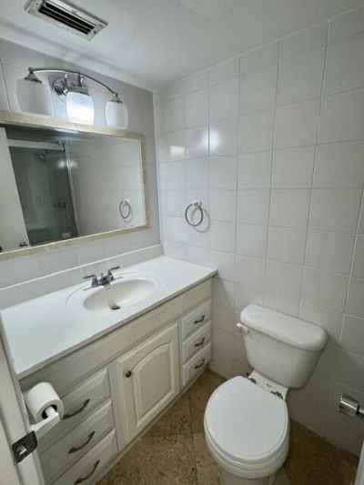 2400 NE 33rd Avenue, Unit 208, Fort Lauderdale, FL 33305 Photo