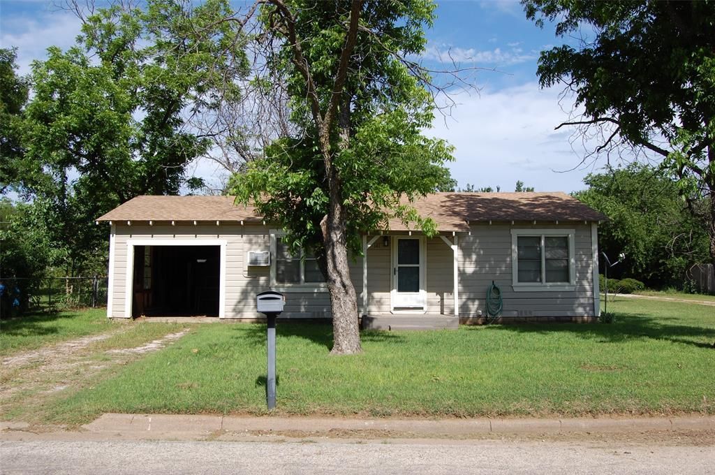 141 Ragland Street, Graham, TX 76450 Main Photo