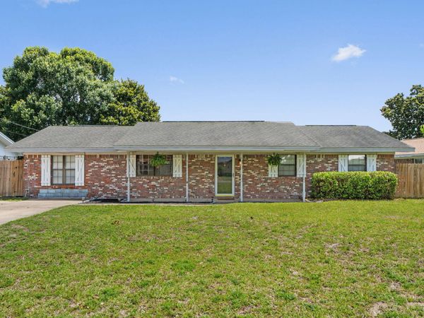 5 Lakeview Drive, Mary Esther, FL 32569