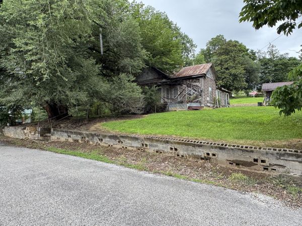 202 Hill St , Erin, TN 37061