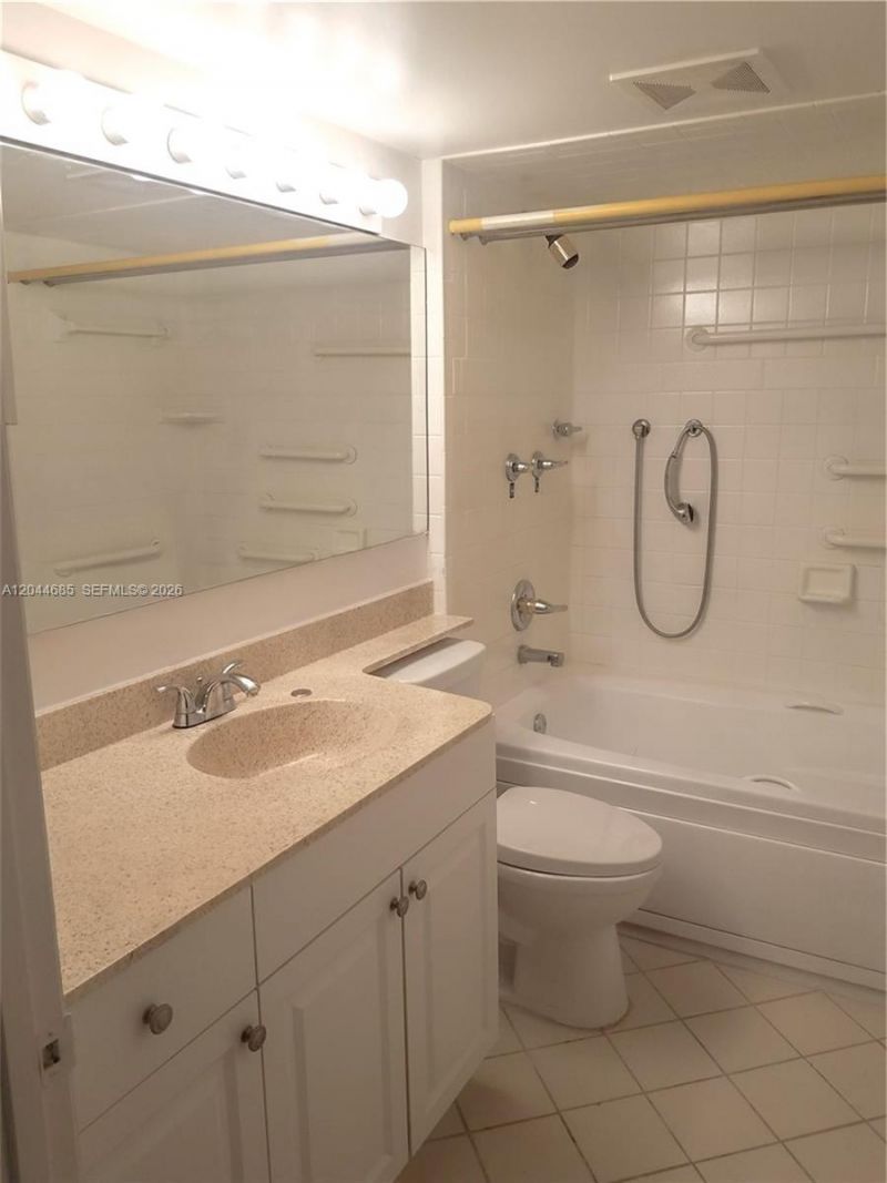 2621 Village Blvd, Unit 102, West Palm Beach, FL 33409 Photo