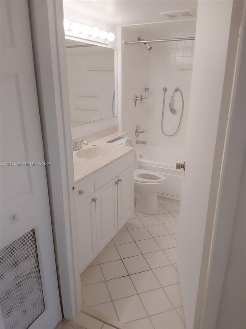 2621 Village Blvd, Unit 102, West Palm Beach, FL 33409 Photo
