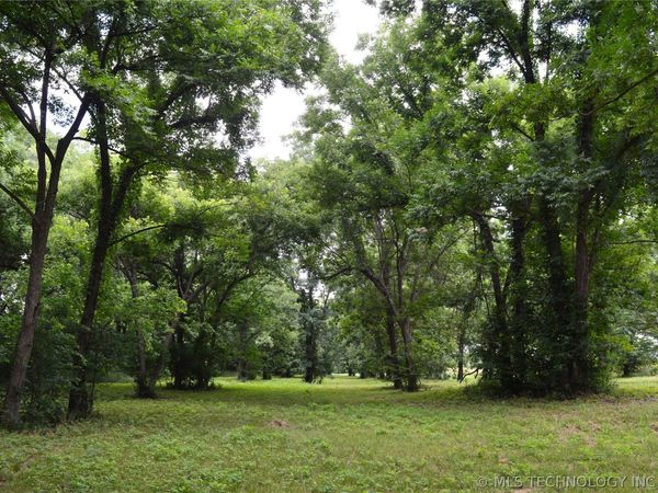 64 S Highway 109, Hugo, OK 74743