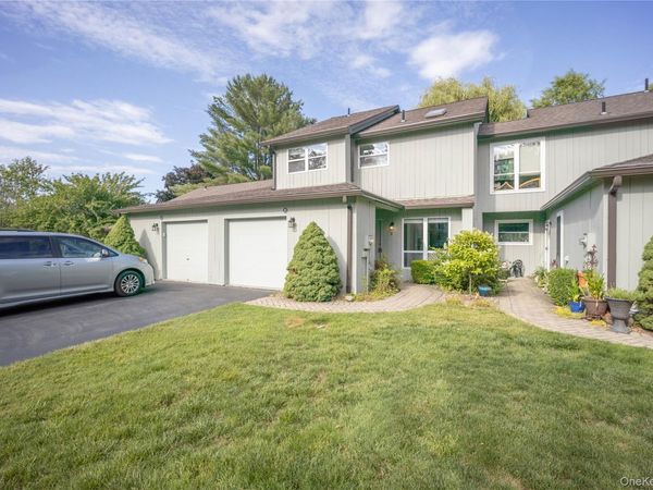 31 Pond Drive W, Rhinebeck, NY 12572