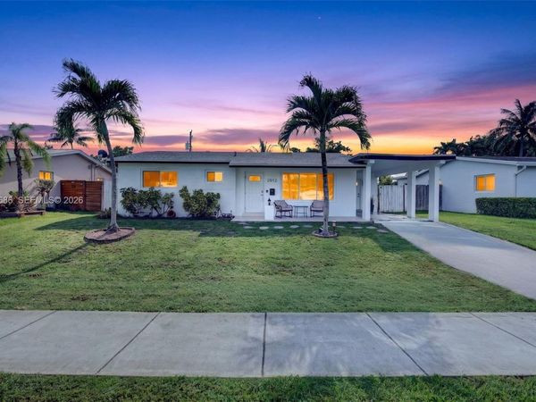 2012 N 31st Rd , Hollywood, FL 33021