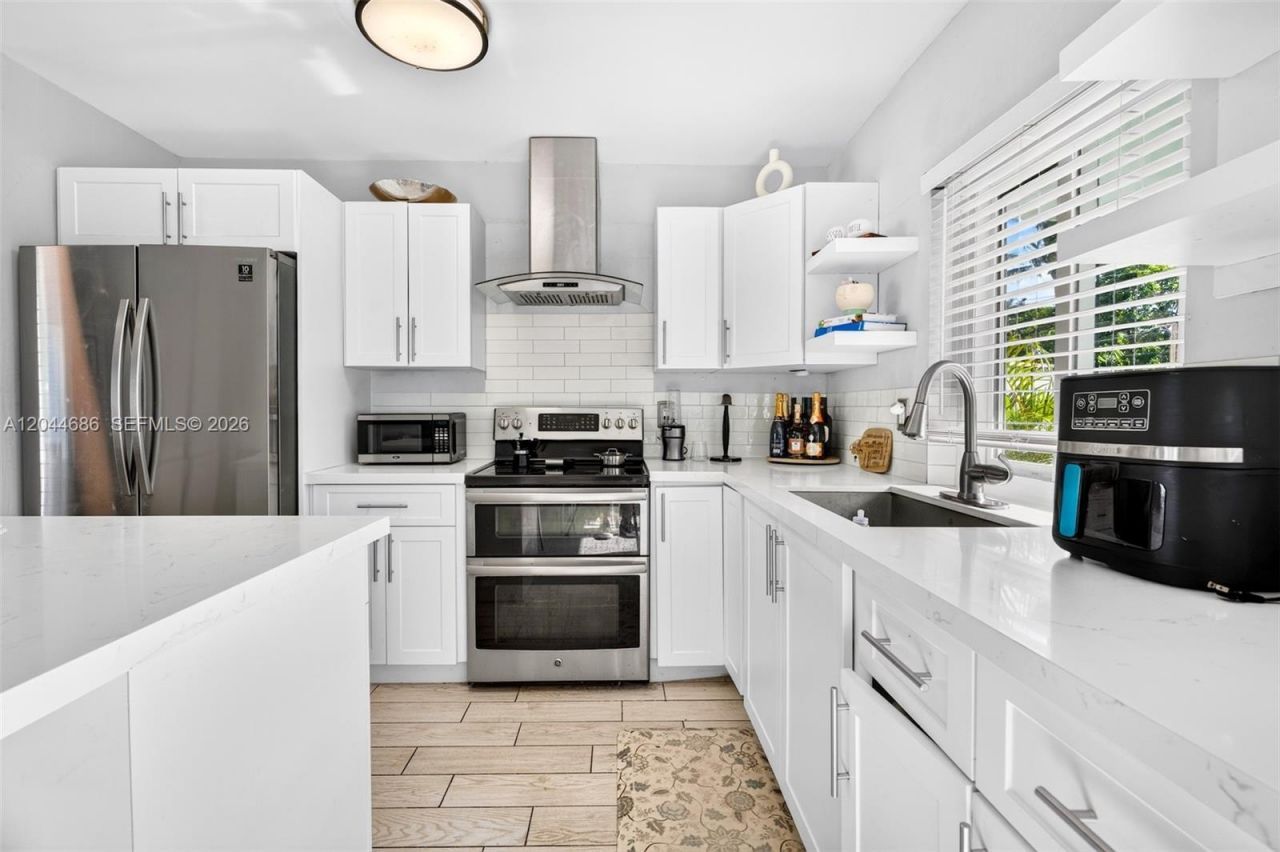 2012 N 31st Rd , Hollywood, FL 33021 Photo