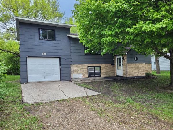 640 Ranchwood Drive , Bird Island, MN 55310