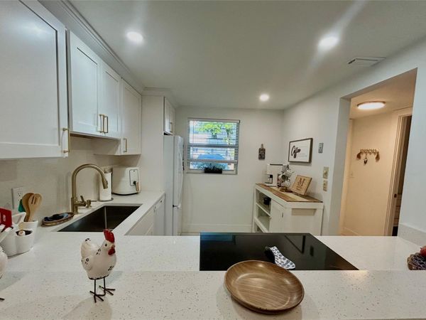 3060 Holiday Springs Boulevard, Unit 102, Margate, FL 33063