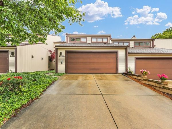 2220 Briar Hill Drive, Unit 2220, Champaign, IL 61822