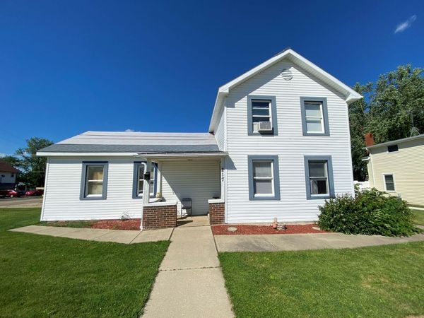 217 W Railroad Street , Lena, IL 61048