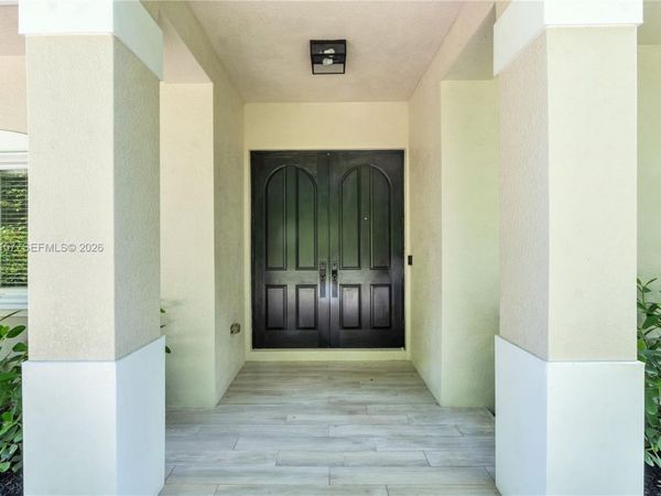 720 S Old Nob Hill Rd , Plantation, FL 33324