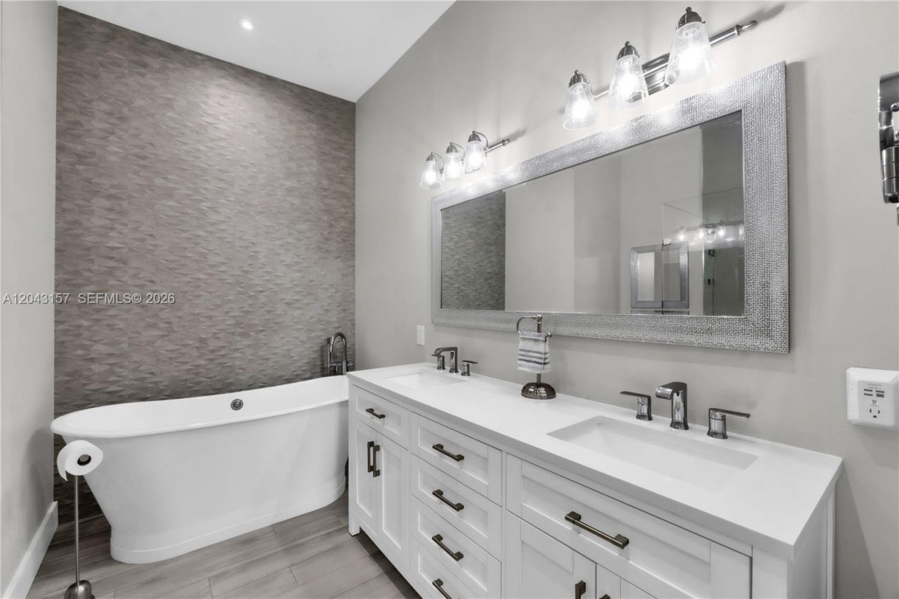 720 S Old Nob Hill Rd , Plantation, FL 33324 Photo