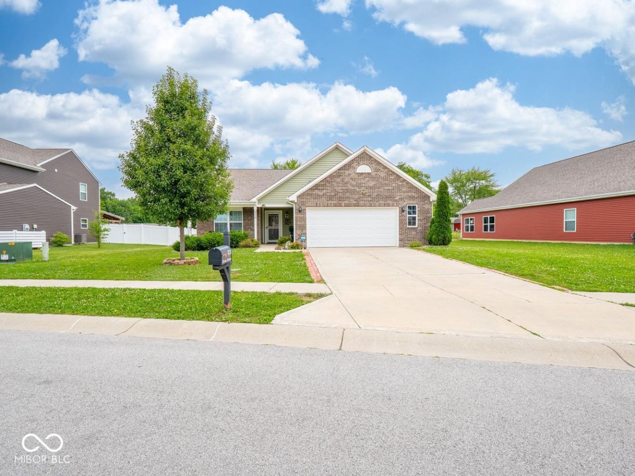 8218 Devon Avenue, Indianapolis, IN 46239 Main Photo