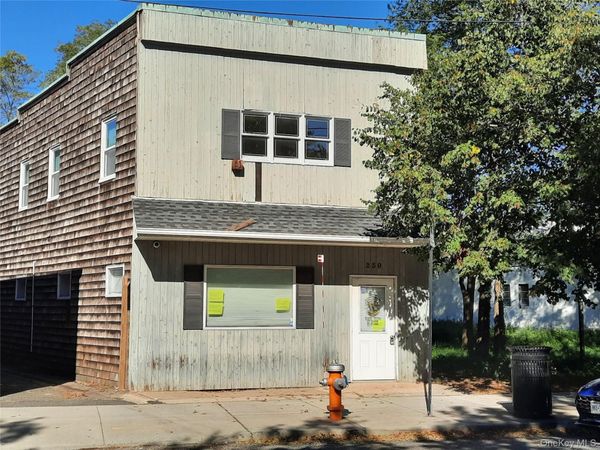 230 W Main Road , Riverhead, NY 11901