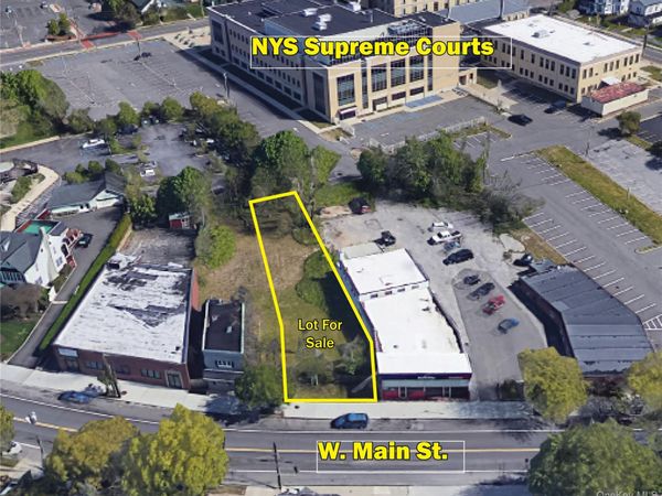 226 W Main Street , Riverhead, NY 11901