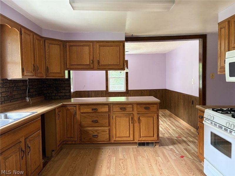 2418 Hillstock Avenue, Akron, OH 44312 Photo 8