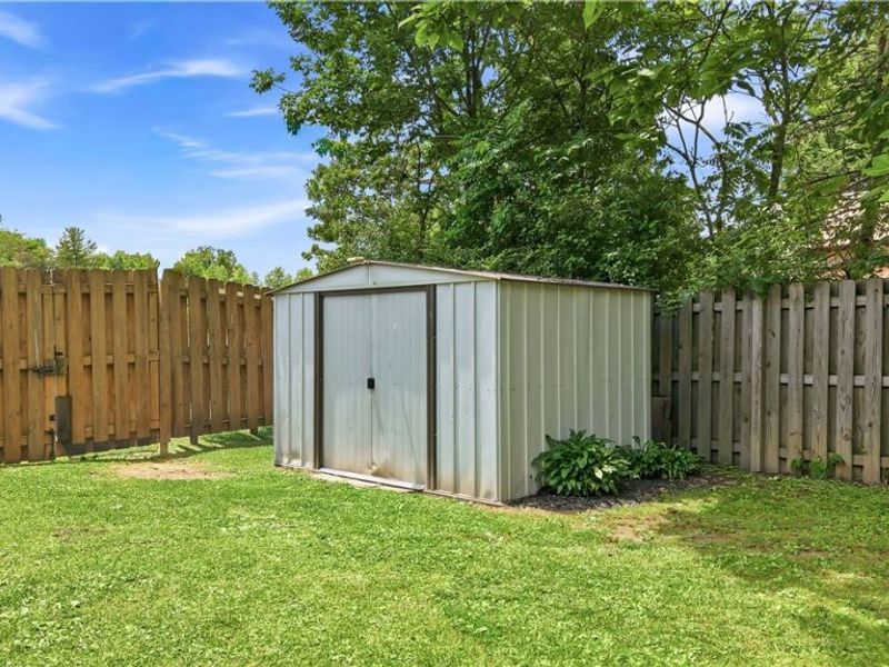 16728 Parkview Avenue, Lake Milton, OH 44429 Photo 22