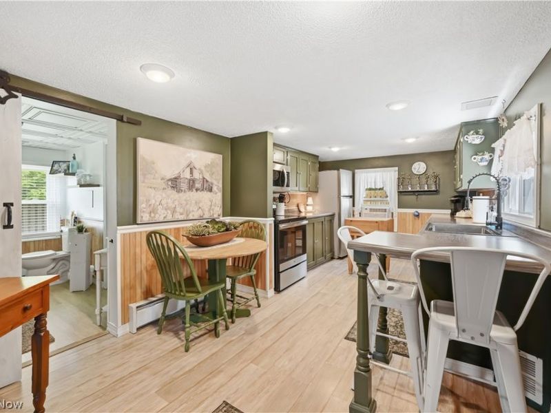 16728 Parkview Avenue, Lake Milton, OH 44429 Photo 8