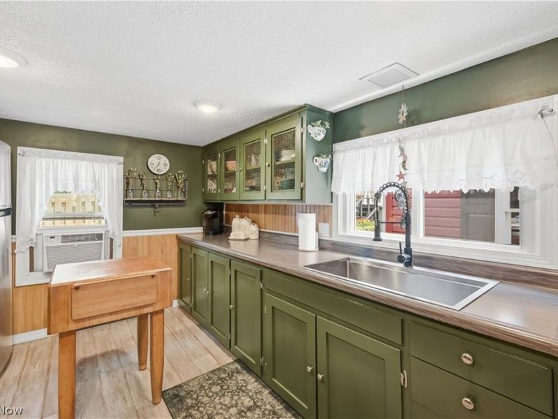 16728 Parkview Avenue, Lake Milton, OH 44429 Photo 9