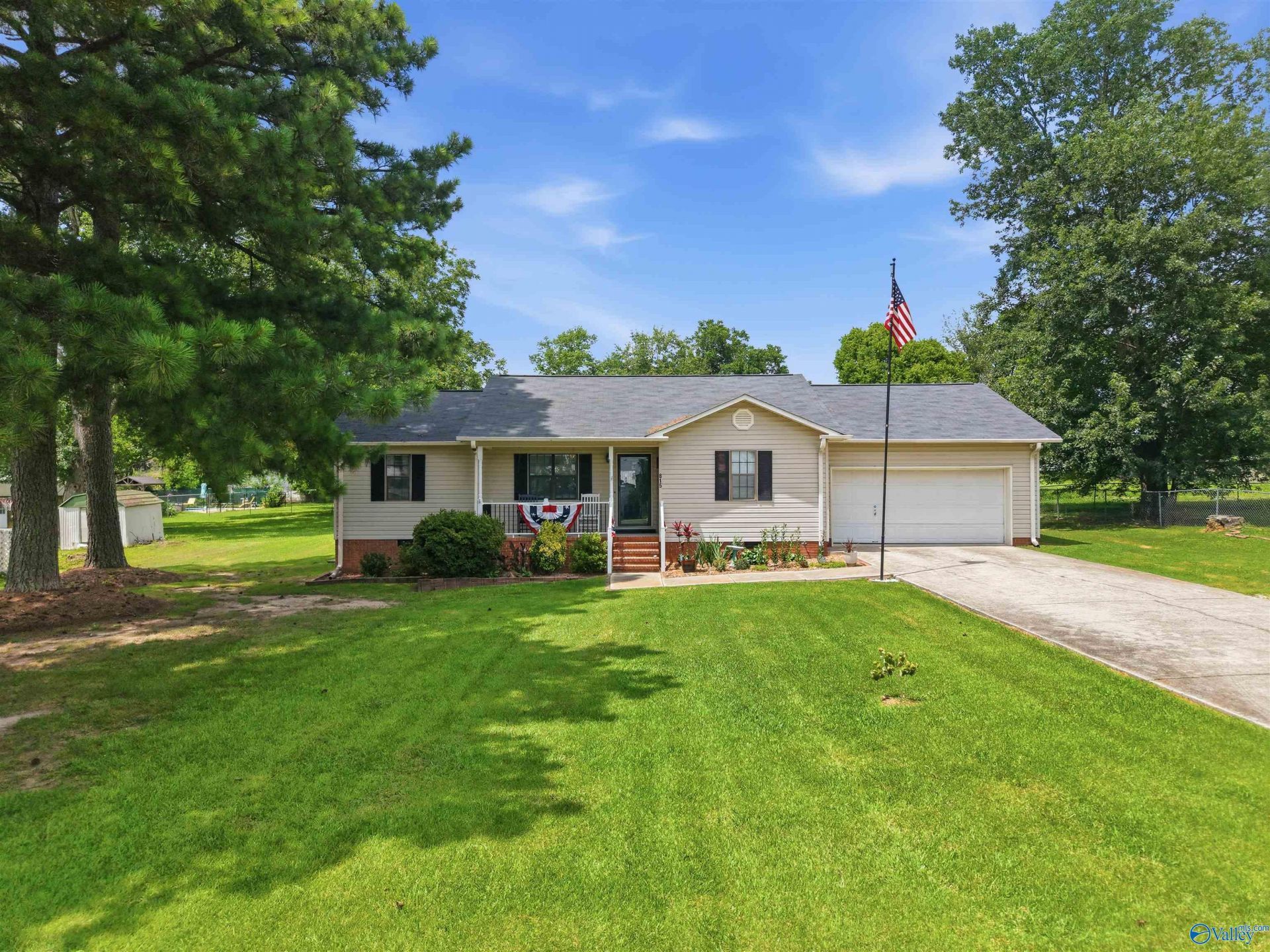 815 Nelson Road, Albertville, AL 35950 Main Photo
