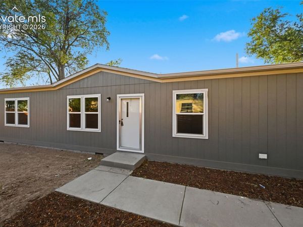 281 E Stewart Drive, Pueblo, CO 81007