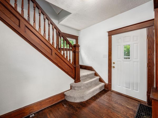 118 E Burgess Street , Mount Vernon, OH 43050