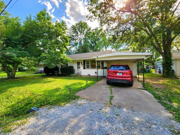 404 N Smith Street , Carbondale, IL 62901